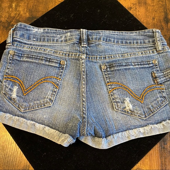 Junior’s Bongo distressed jean shorts size 5 - Picture 3 of 3